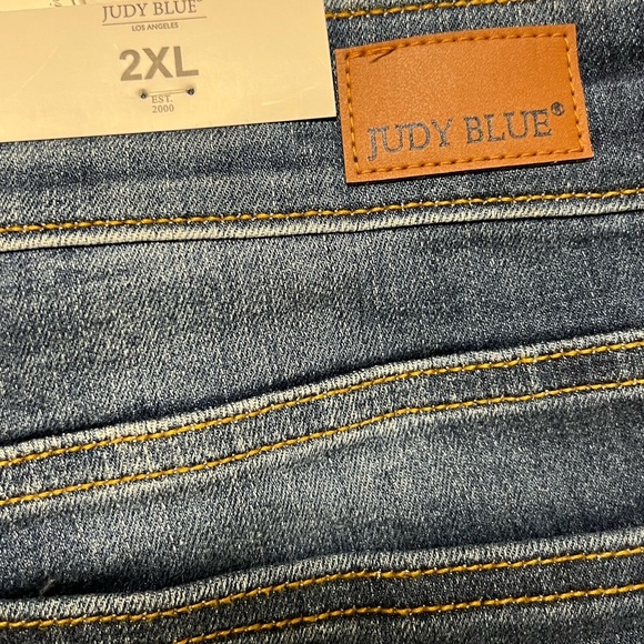 Judy Blue Womens Medium Wash Mid Rise Long Fray Hem Shorts Size 2X - Picture 8 of 10